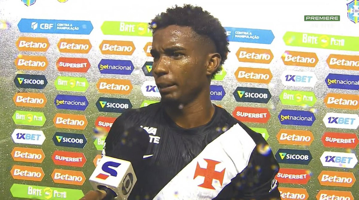 futebol_info's tweet photo. Thiago Mendes, do Vasco, sobre a treta com Neymar:

“É normal, é futebol. Cada um tem que defender sua equipe. Só pedi pouco de respeito, porque ele mandou nossa torcida calar a boca, falei nada de mais e ele me desrespeitou. Hoje foi um jogo só do Neymar. O juiz só apitou para ele, nada para a gente.”

📸 Reprodução/Premiere