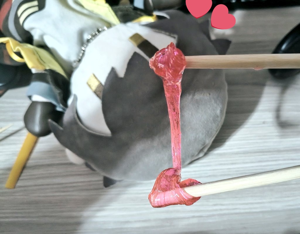 ... ....Koneri ame?? I think that's what it's called, it's fun to play, it makes me want to draw Caelus trying to eat it ♡/ᐠ˵- ⩊ -˵マ