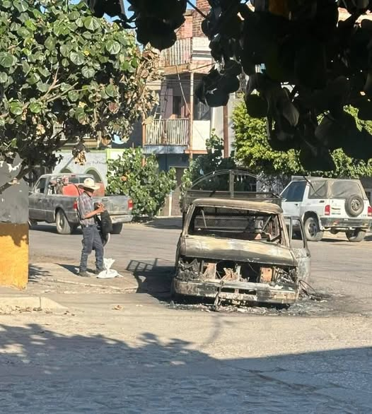 "Hay imágenes que nos parten el corazón, y esta es una de ellas”. 
El señor Juan Santana Santana, un hombre de 84 años que vive solo en una humilde casita en Linda Vista, Municipio de Tecolotlán. Con su esfuerzo y dedicación, sembraba frijol y maíz en las orillas de la carretera