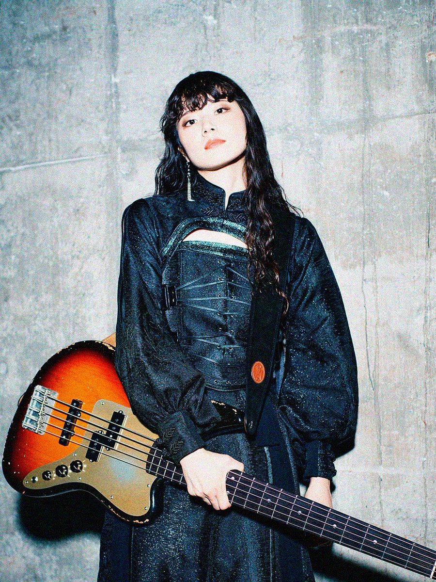 BAND-MAIDのサウンドを低音から支える”MISA”のモデルがYOKOHAMA MUSIC