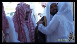 Al_7anbali's tweet photo. أيام وأنا أفكر في المعايير التي يتم اعتبارها في اختيار امام الحرم المدني ، لا سيما في ظل دولة الحزم ومحاربة الأفكار الظاهره والخفية وهل اختيار #صالح_المغامسي جاء على حين غفلة!!
وهناك أرشيف كامل له من بداية نشأته من الاخوان المسلمين ثم السرورية والأدلة كثيرة 
عش رجباً ترى عجباً https://t.co/YynVzlxazI
