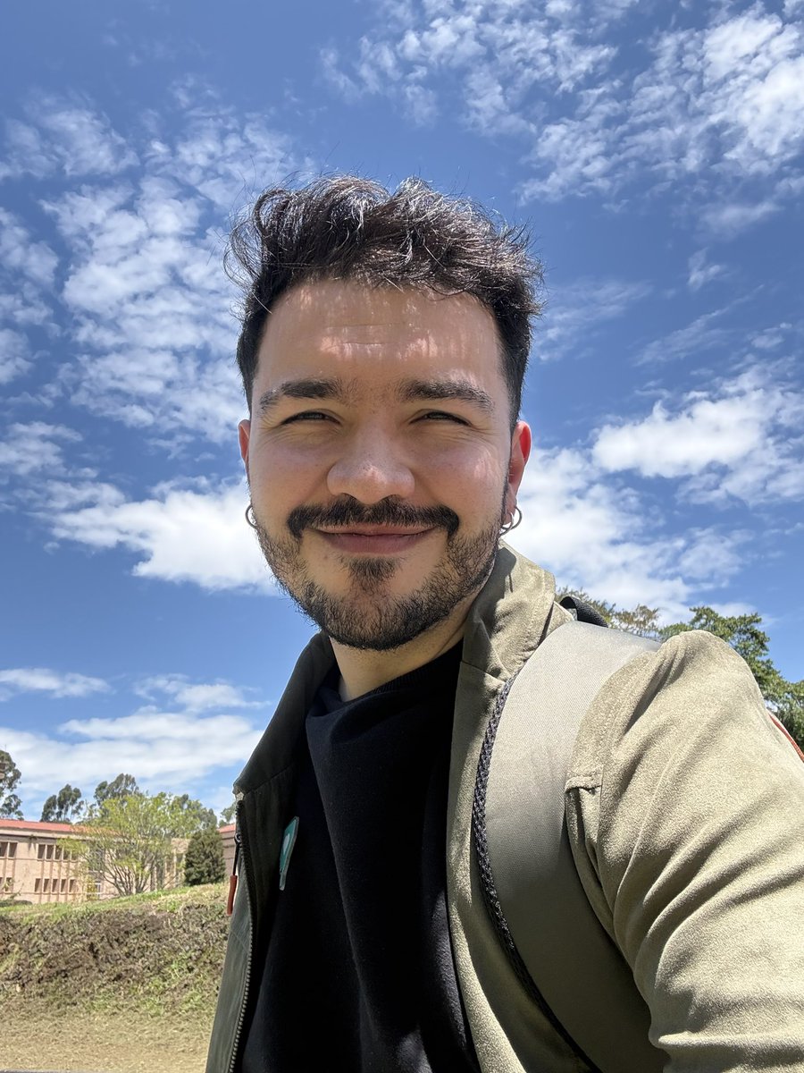 NanchoCast's tweet photo. Me gustó este azul https://t.co/1EllYUldoH
