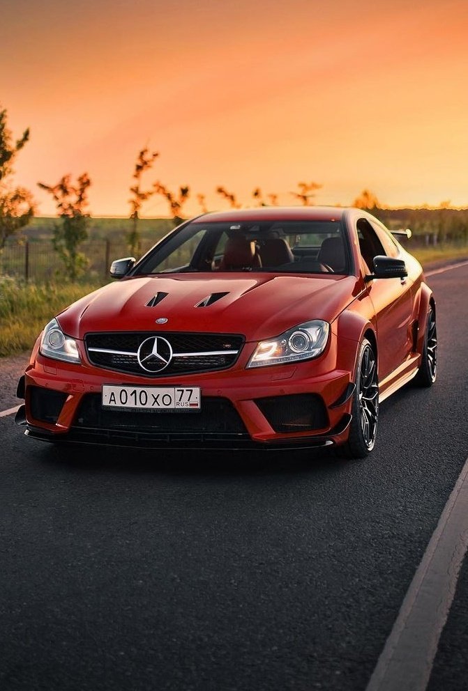 WorldWideCarsTM's tweet photo. C63 ///AMG https://t.co/mBTXd7vbhH