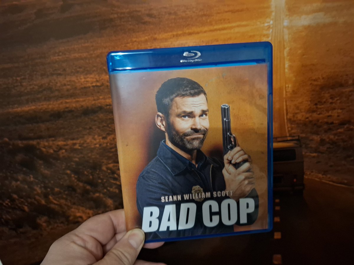 Amchanagi's tweet image. So ähnlich in bei Euch besprochen,  so ähnlich waren auch meine Vorstellungen von #BadCop mit #SeanWilliamScott. - Für einen klassischen #Filmabend, oldschool in der Tradition der 1990er sollte es genügen 🎬👍