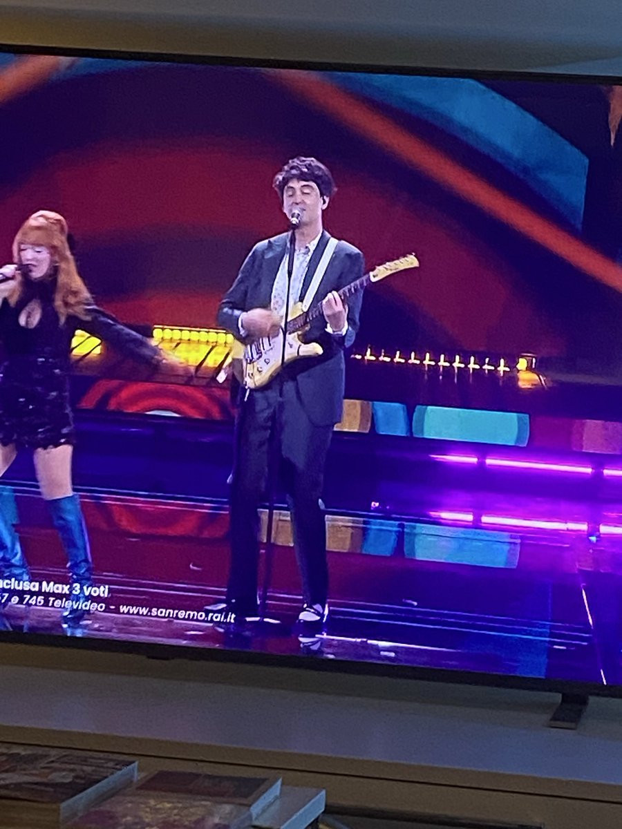 Un grande Luca Ravenna sotto effetto di psicofarmaci #Sanremo2026