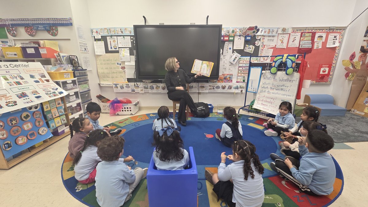 Ms.Stephanie Morales 🌎📚♥️👩‍🎨 tweet media