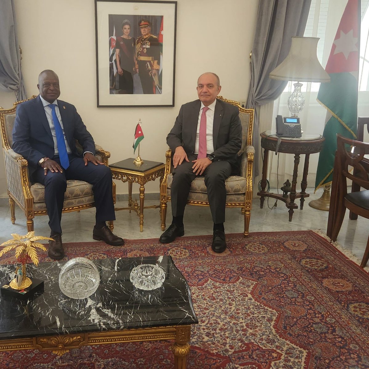 استقبلتُ اليوم سفير جمهورية كينيا 🇰🇪 لدى مصر 🇪🇬 والمعتمد غير المقيم لدى البلاط الملكي الهاشمي 🇯🇴 ، السفير فريدريك أتاو، حيث بحثنا سبل تعزيز التعاون بين بلدينا الصديقين، لا سيما في المجالات الاقتصادية، بما يخدم المصالح المشتركة ويدعم آفاق الشراكة الثنائية.

I received today the
