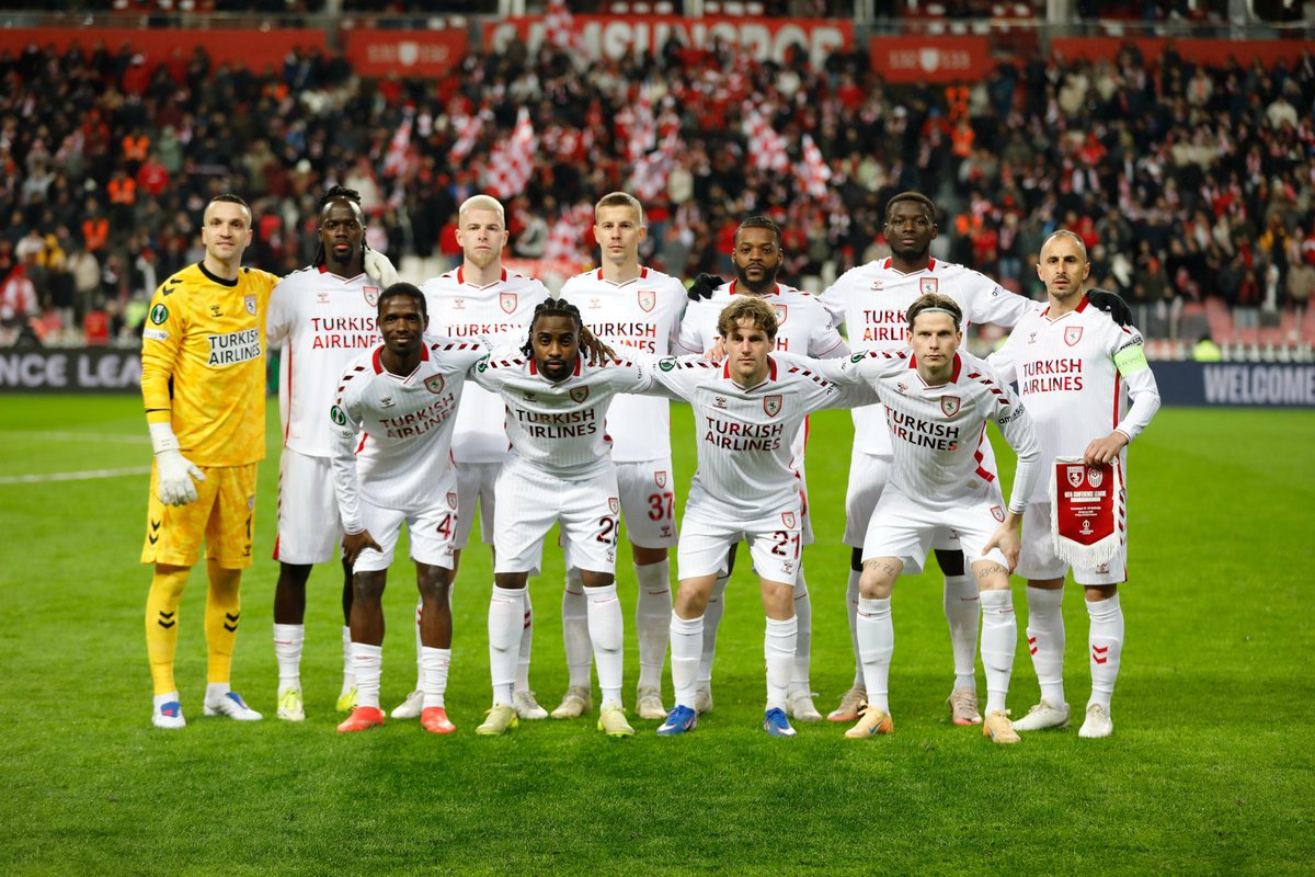 UEFA Konferans Ligi’nde son 16’ya kalarak bizleri gururlandıran Samsunspor’u tebrik ediyorum. ❤️🤍

Sahadaki azmi, mücadelesi ve inancıyla Türk futbolunun yükselen gücünü bir kez daha gösteren futbolcularımızı ve teknik ekibimizi kutluyorum. 

Avrupa yolculuğunda <a href="/Samsunspor/">Samsunspor 🇹🇷</a>’a