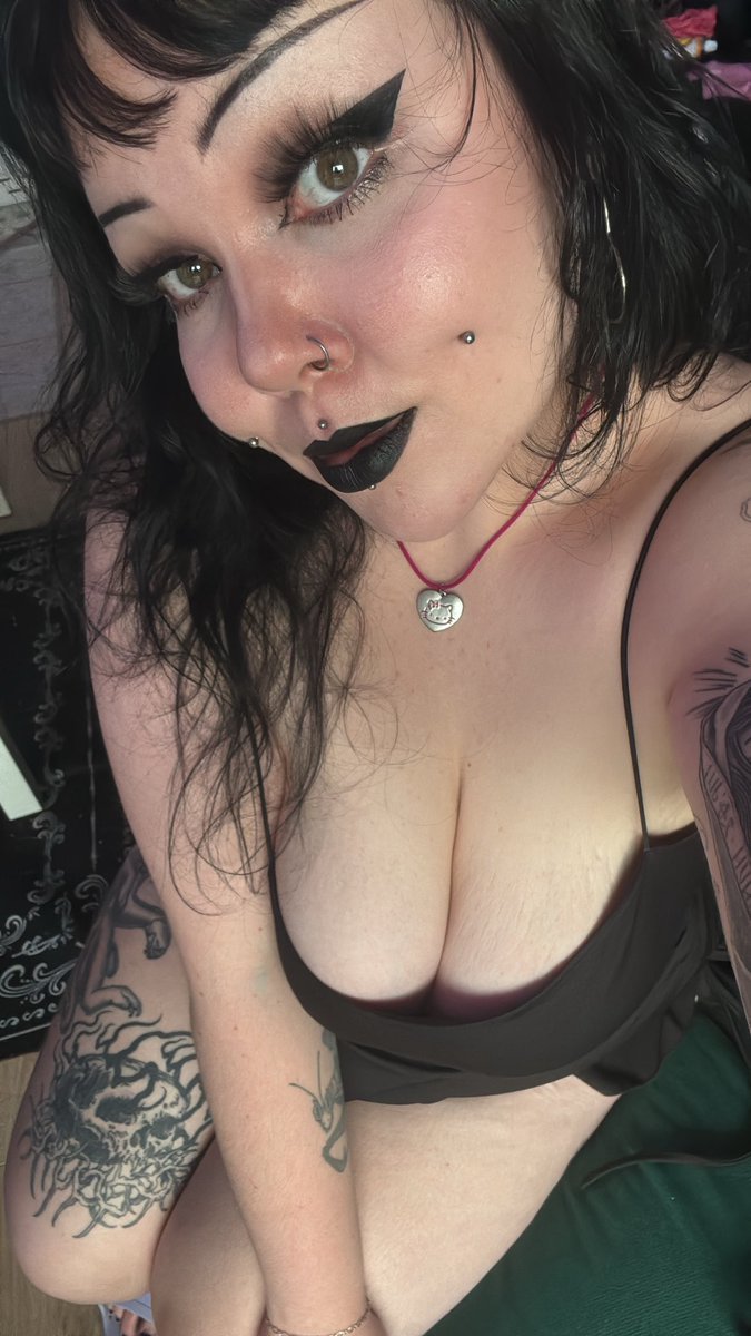jolinagibson's tweet photo. rate me 1-10 https://t.co/JAY38fJenj