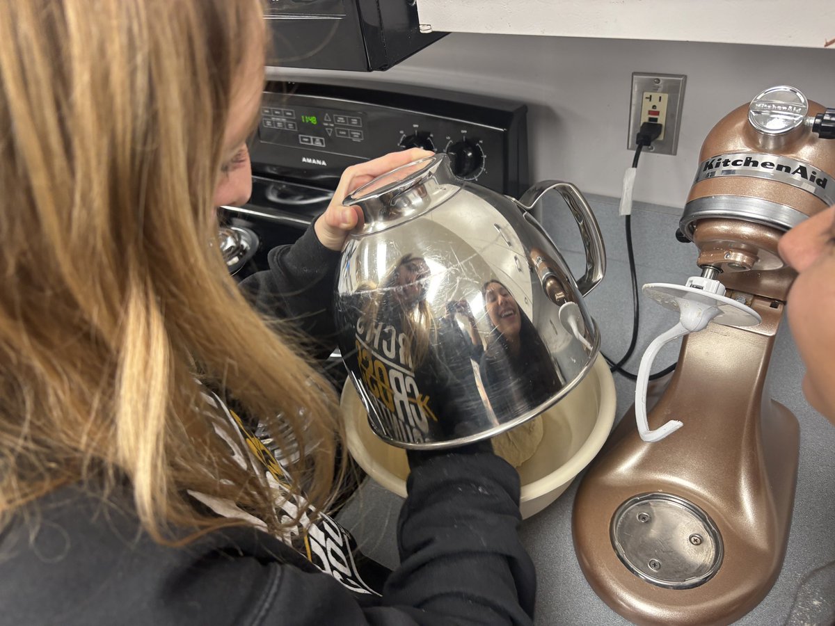 Roncalli S.T.E.A.M. Lab tweet media