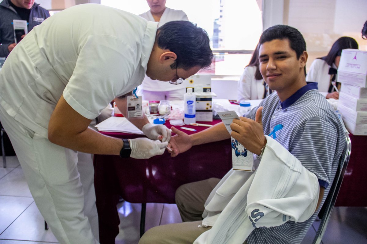 Fomenta ISSSTE Aguascalientes prevención y autocuidado integral de la salud de los varones👨

En el marco de la conmemoración del mes de la Salud del hombre, el <a href="/ISSSTEAgs/">Issste Aguascalientes</a>, desarrolló el taller: Ser hombre también es cuidarse. La subdelegada Médica, Rosa María González Rdz.🧵 1/4