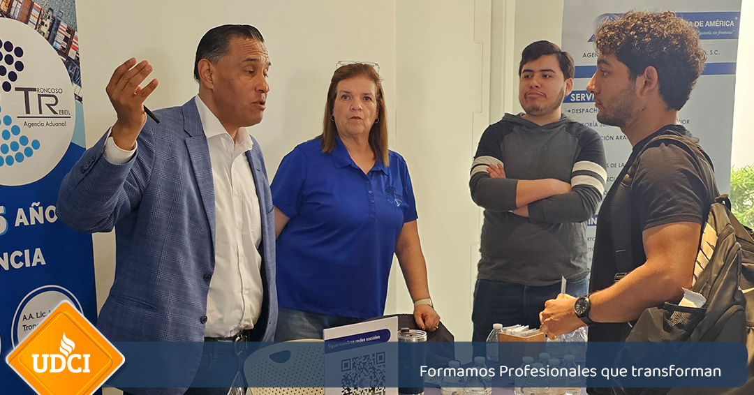 udci_mx's tweet photo. Estudiantes de Comercio Internacional visitaron la Feria del Empleo de la Asociación de Agentes Aduanales de Tijuana y Tecate. 🚢📦

Participaron en reclutamiento directo y recibieron la capacitación "Particularidades y trazabilidad del despacho aduanero". ¡Vinculación total! 🎓 https://t.co/q1IZto9mcy