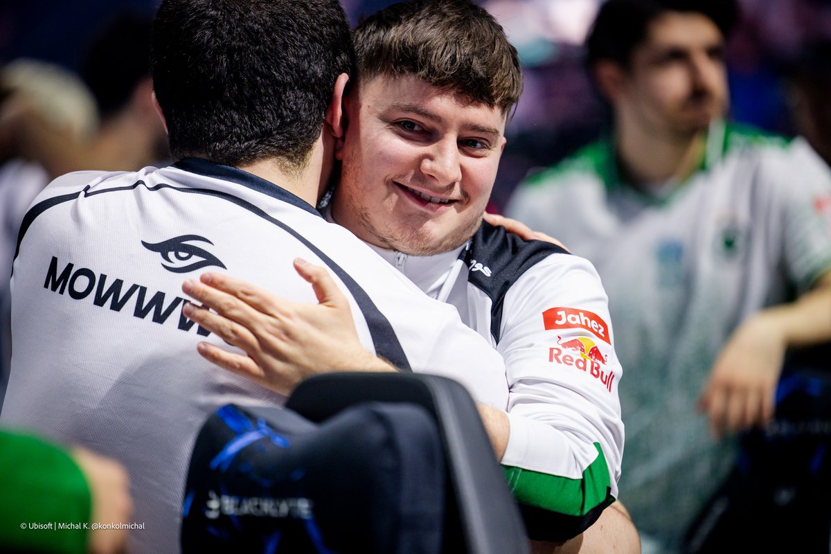 🚨🇪🇺 | RUMOR: Shaiiko próximo de acerto com a G2 para vaga de Loira

Como antecipamos anteriormente sobre o interesse e com apuração aprofundada do <a href="/R6TRANSFERNEWS1/">R6TRANSFERNEWS</a>, a <a href="/G2esports/">G2 Esports</a> está muito próxima de fechar acordo com a Team Falcons pela contratação do astro francês Shaiiko.

O