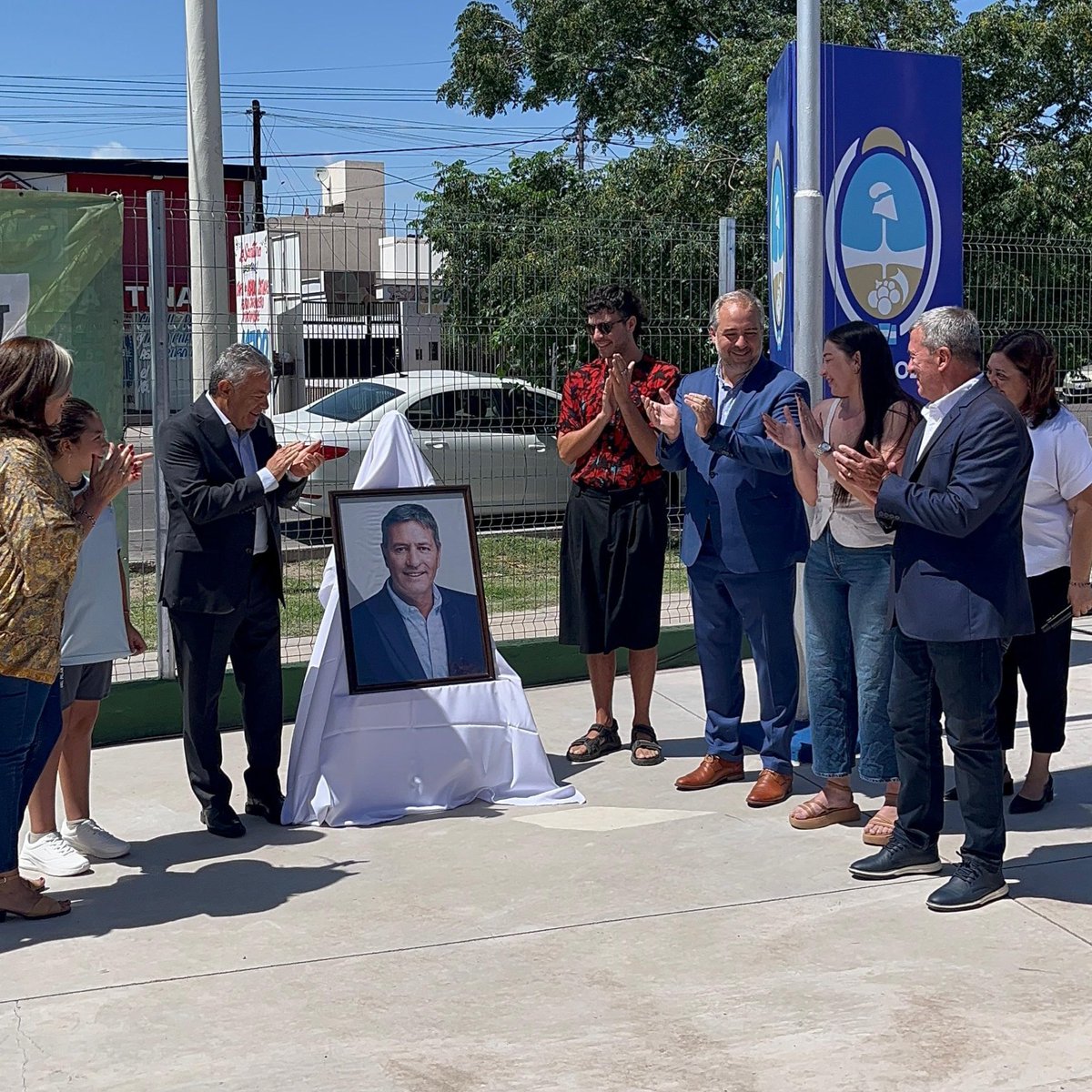 AdolBermejo's tweet photo. Inauguramos la Escuela Técnica N° 4-270 “Intendente Alejandro Bermejo”.
Ale defendió siempre la educación técnica y las oportunidades para nuestros jóvenes. 
Que esta escuela lleve su nombre nos emociona y es un homenaje merecido y un compromiso de seguir trabajando por Maipú https://t.co/pVAlzWgW1d