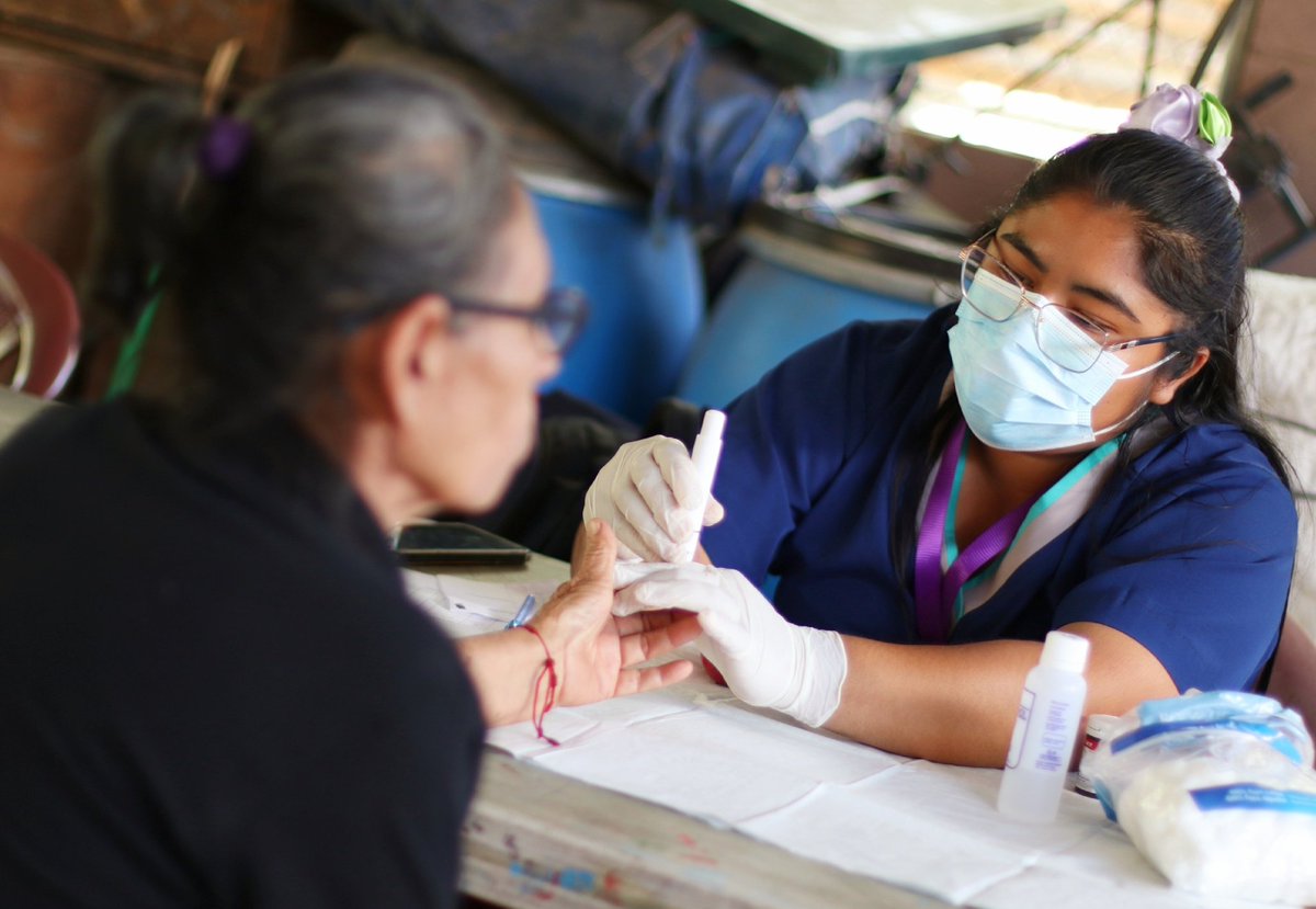 Esta mañana, junto a mi colega diputado <a href="/BenjminZavaleta/">Benjamin Zavaleta</a>, realizamos una jornada médica en beneficio a los habitantes de la Comunidad Nuevo Ferrocarril, Nejapa. 🥼🩺👩‍⚕️👨‍⚕️