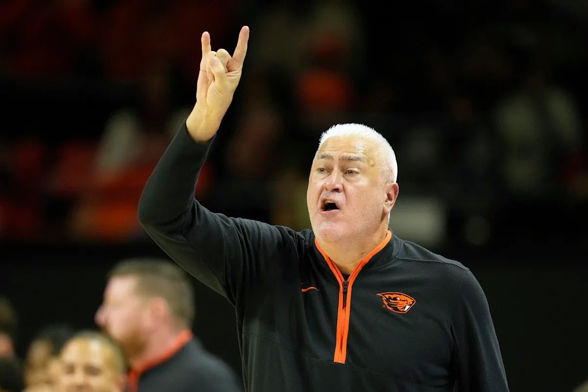 CBKReport's tweet image. Oregon State has fired head coach Wayne Tinkle, per @JonRothstein. 

Tinkle had a career record of 176-204 and made the Elite 8 in 2021.