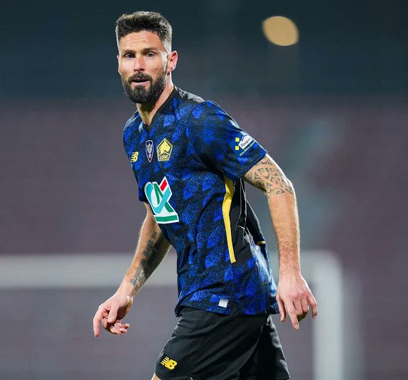 SloboMiletic's tweet photo. Skandal:
Olivie Giround je odmah posle utakmice izjavio da mu je drago sto je izvrnuo matericu rezimskoj kurvetini... #fkcz #kkcz #kkfmp #fkp #djukabizon https://t.co/Pvw3jReWuk