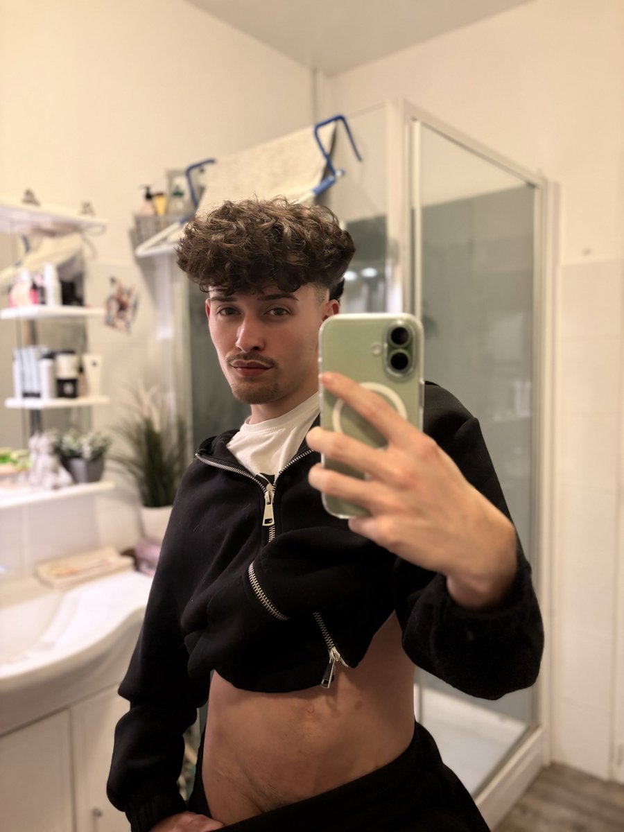 Tom tweet media