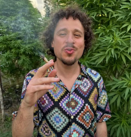 DnielleCabrera's tweet photo. Primero haces apología del delito y despues dice: "¿que le esta pasando a mi país?" Hay que ser de verdad un #$%&amp;%$ IRRESPONSABLE influenciando a tantos niños para hacer estas fotos! @LuisitoComunica #Luisitocomunica https://t.co/9FPHU5cHnu