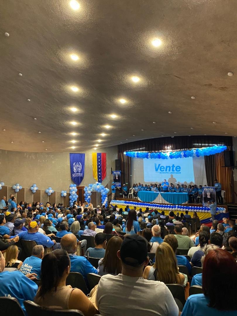 🚨SALIERON LOS ANDINOS NOJODA!

🇻🇪Nos llegan imágenes de VenteVzla

Más de 300 activistas y líderes de <a href="/VenteMerida/">Vente Mérida</a> en las 15 parroquias del municipio Libertador rompieron hoy la clandestinidad

Toda la gloria para Dios bendito!