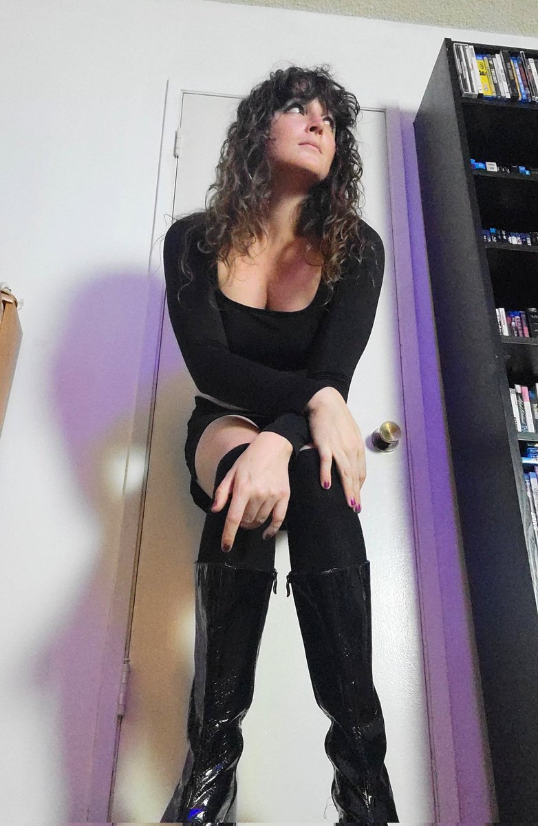 Mia Moore tweet media