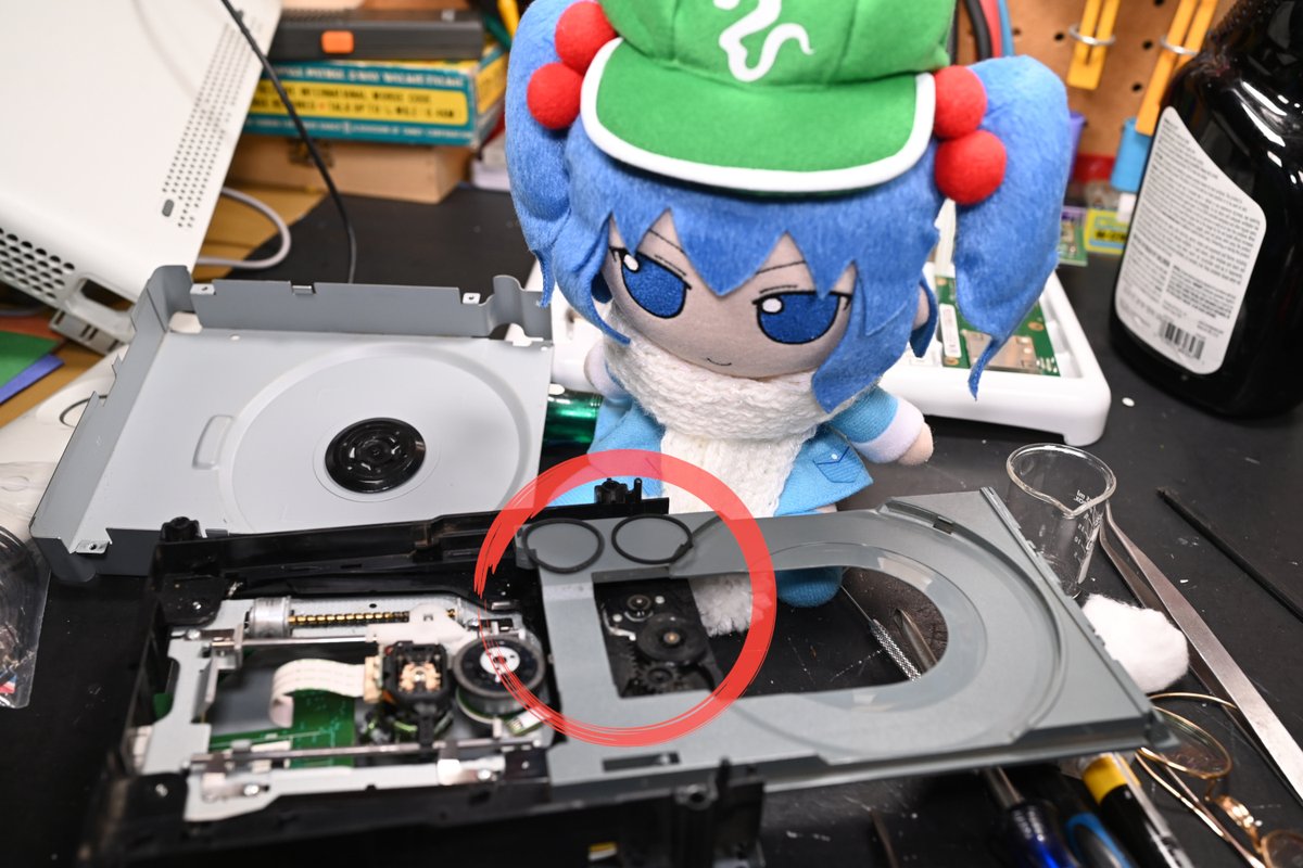 nitorifumo's tweet photo. 🪛 Nitori’s Repair Log 09―Pt.2 Disc Drive Service📀

Optical drive tray on this xbox360 failed to open. Old belt was way too stiff, stretched, slipped on the motor pulley―failing to eject the disc leaving the game stuck. To fix, simply replaced with a fresh belt
#fumo #ふもふも https://t.co/fio6XoHHkJ