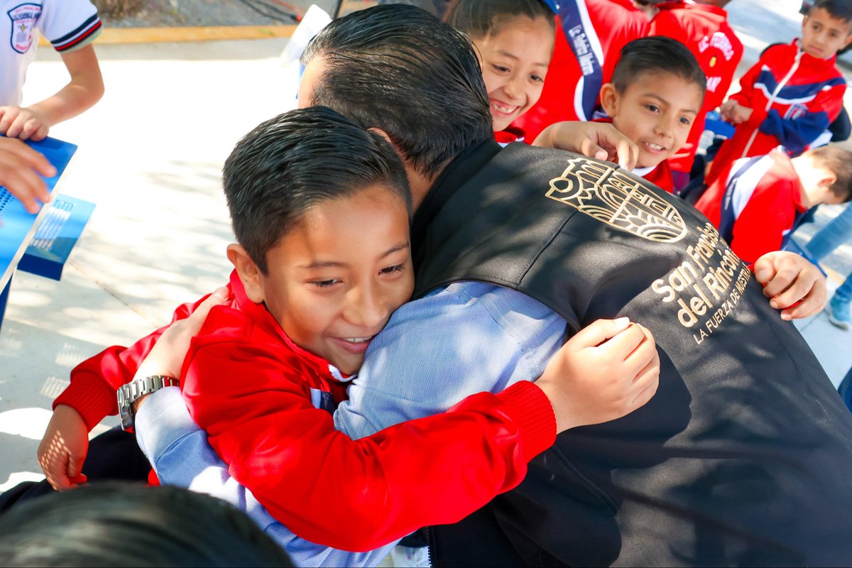 🏫 En la Primaria Lic. Federico Medrano, el programa Escuela Digna permitió transformar el área de comedores con nuevo concreto y bancas.

Un espacio más cómodo y ordenado para que nuestras niñas y niños disfruten su jornada escolar. 🙌🏻 
#LaFuerzaDeNuestraGente