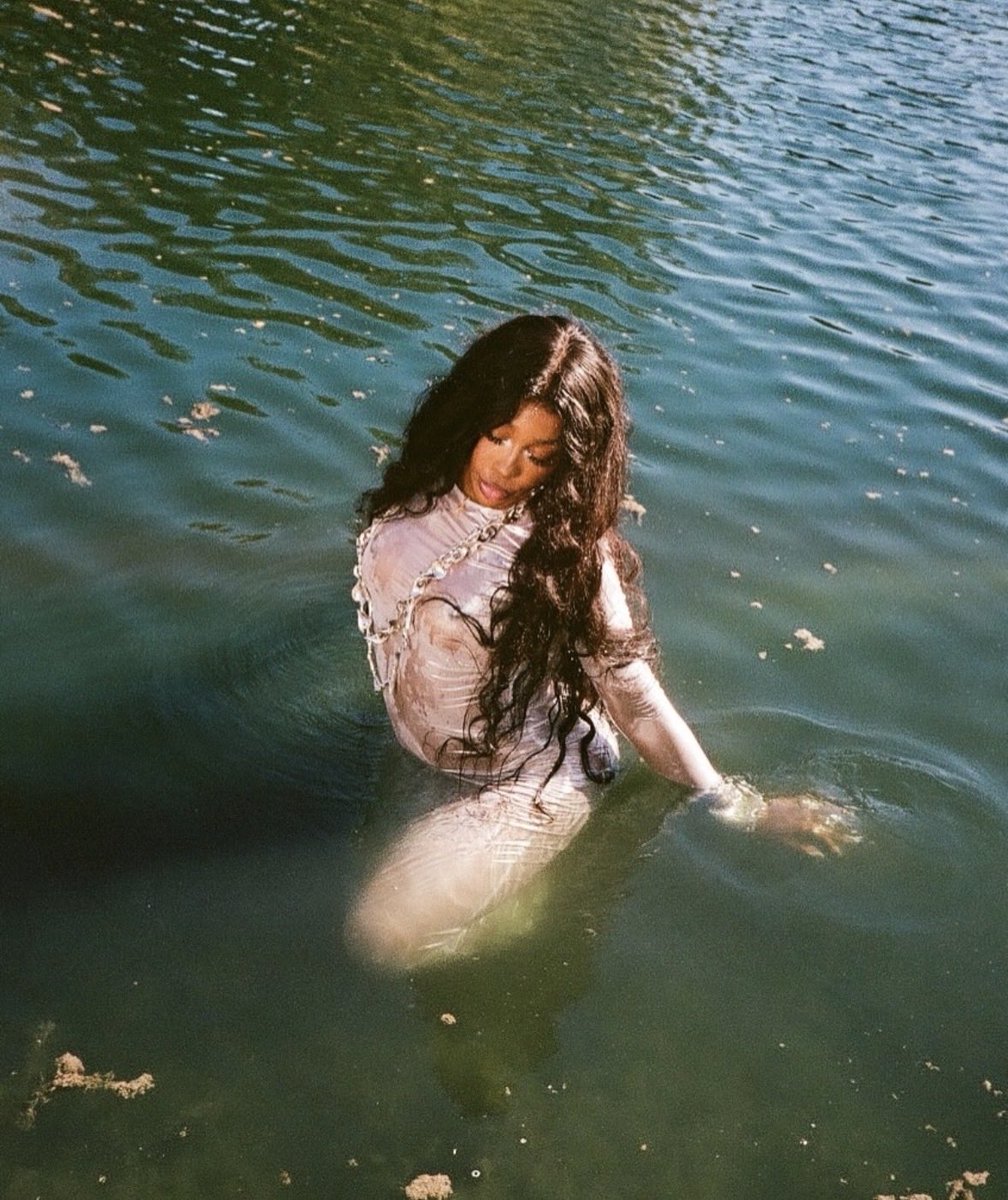SZAactus's tweet image. SZA is the goddess of nature!! 🧚 

Notre fée @sza🧚 #fairy 

#sza #pictures #nature #goddess