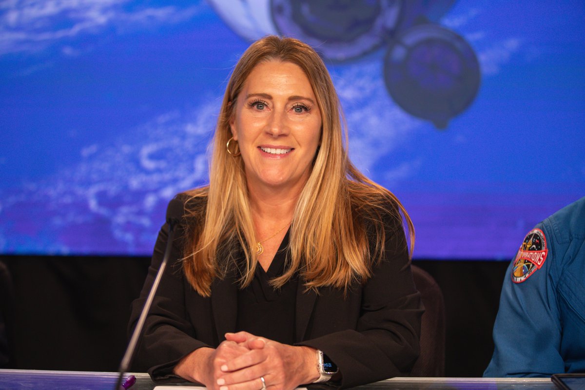 SpaceClubNews's tweet photo. Dana Weigel, ISS Program Manager at NASA Johnson Space Center, is the Eagle Manned Mission Award recipient. She leads the world’s longest continuous human presence in space and has guided critical missions including STS-123 and complex spacewalk recovery efforts. https://t.co/AhnW7H1bHW