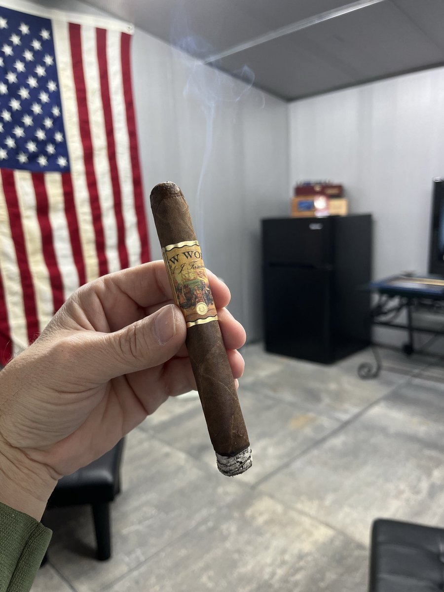 TDAVENPORT1's tweet photo. Enjoying this AJ New World Dorado in my lounge. It’s a good day. 
#newworldcigars 
#cigars
#holts cigars https://t.co/6mEEvsjjwZ