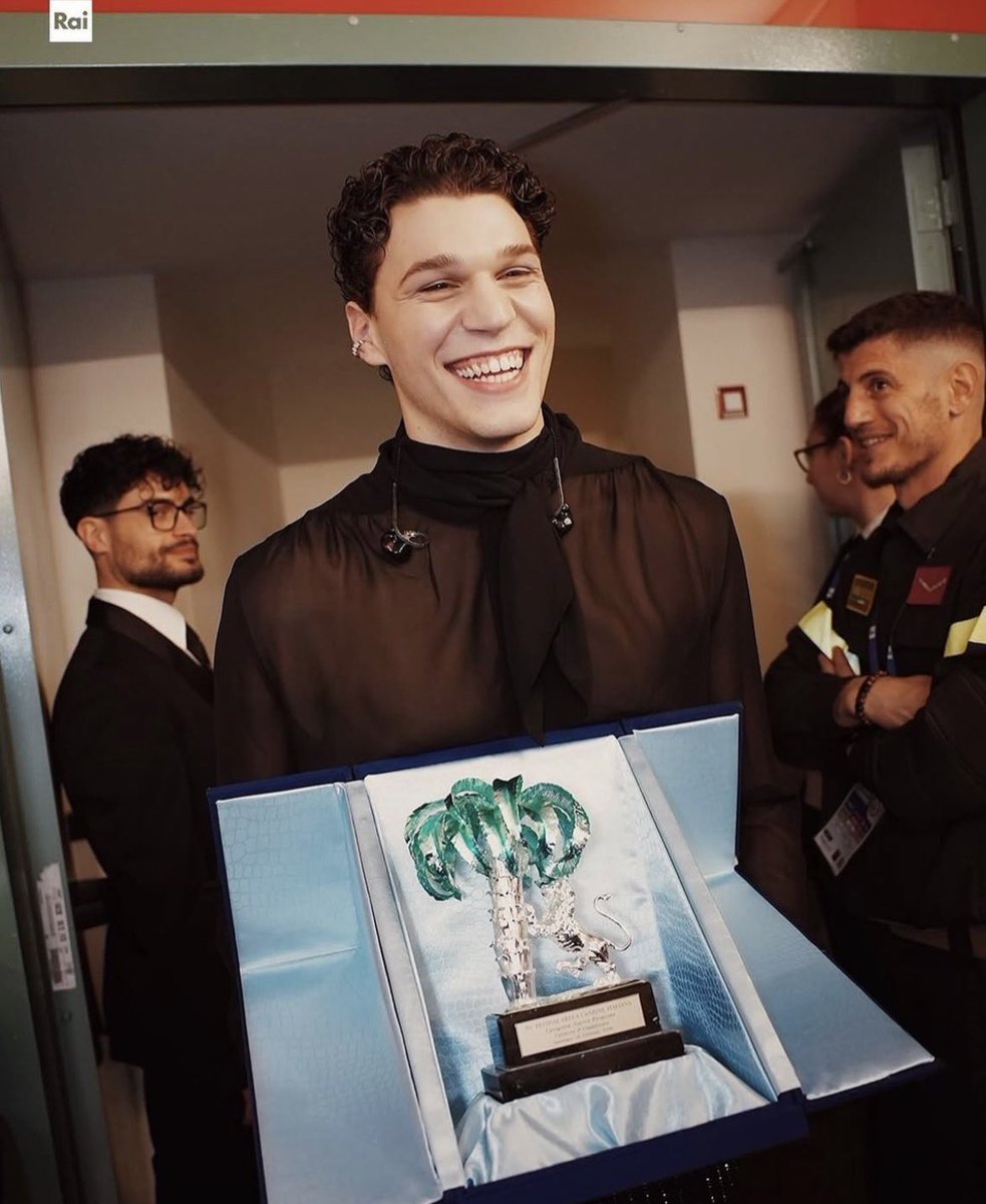 jess 𓆩♡𓆪 is streaming LAGUNA🪷 tweet media