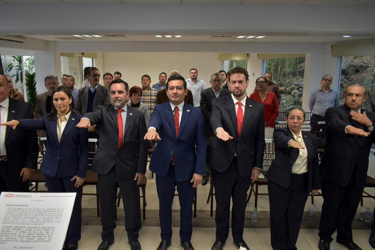 Nuestro Presidente, Ing. <a href="/JorgeAlardinC/">JORGE RAFAEL ALARDÍN CÓRDOVA</a>, asistió a la Asamblea de CMIC Veracruz Centro Xalapa, en representación del Presidente de <a href="/cmicnacional/">cmic nacional</a>, Ing. <a href="/lmendezjaled/">Luis Méndez Jaled</a>. ✨

#LaFuerzaDeTodosJuntos