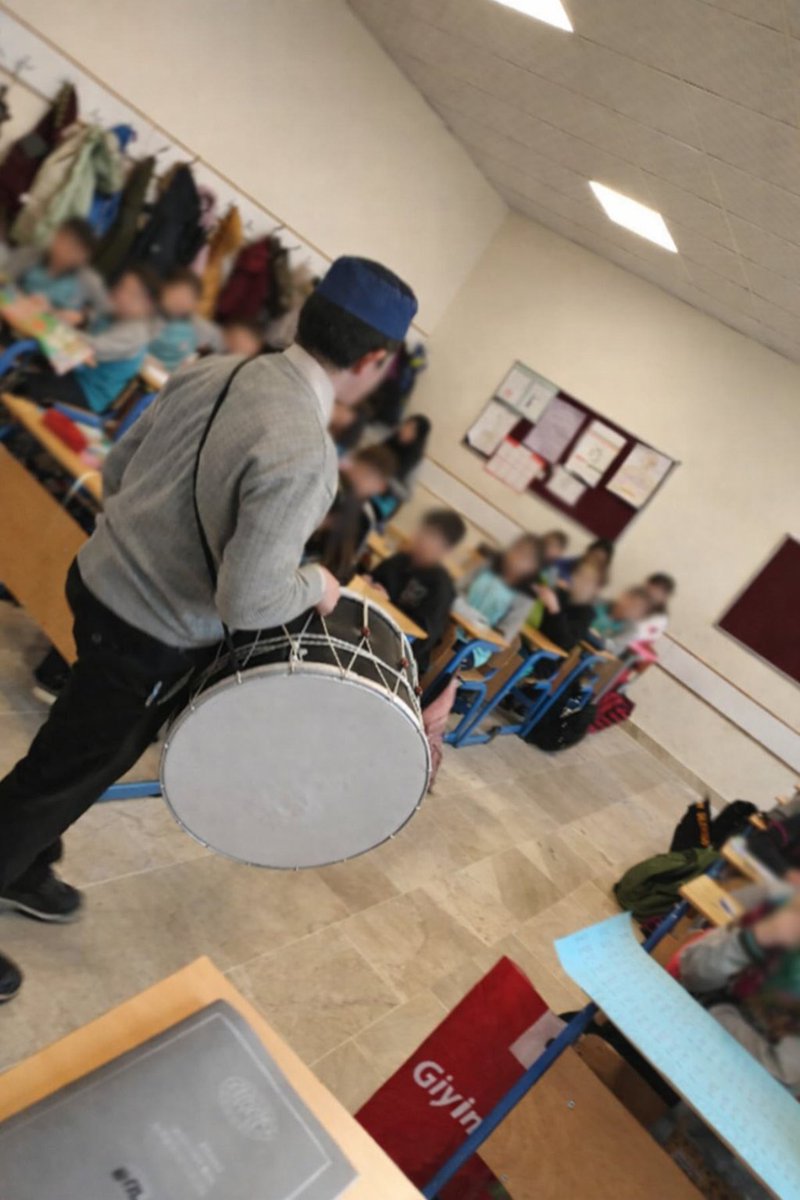 RAMAZAN DAVULCULARINI SINIFIMA ALMADIM!

Millî Eğitim Bakanımız Sayın Yusuf Tekin’in bunun bir dayatma değil, tamamen gönüllülük esasına dayandığını ifade etmesi ve okullara gönderilen genelgede de bu hususun açıkça belirtilmesi nedeniyle; sınıf içinde bu etkinliğin yapılmasına