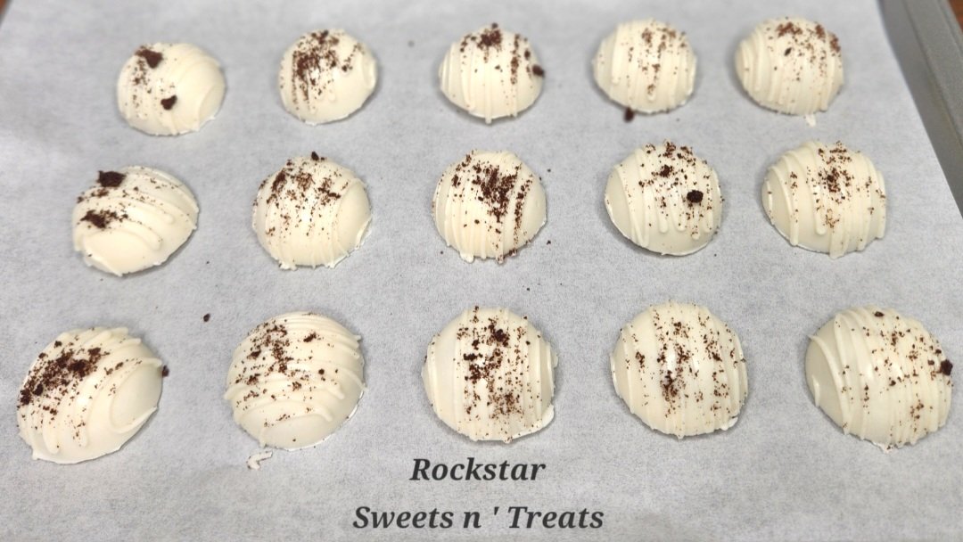 Yummy little cookies and cream truffles for a custom order! 🍪🥛These are not yet on the etsy shop, but you can order them directly through me!

☎️ To set up a custom order, mail order, local delivery, or pickup: Text 260-298-1590