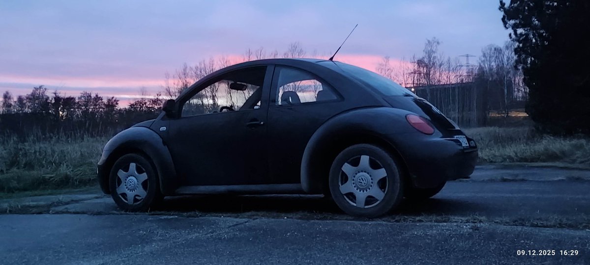 ba_sisty's tweet photo. Jetzt mal ganz im Ernst, wie viele Gegenstände kann man besitzen und seinen treuesten Wegbegleiter nennen? Ich könnte mir kein Leben ohne mein Auto vorstellen 😅 Es sei denn mir schenkt einer n Maserati 😜 https://t.co/iHrjPbJWOE