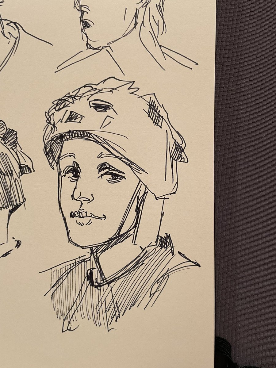 ink_bay8's tweet photo. Sketching time 

#akotsk https://t.co/nXnlpDySI6
