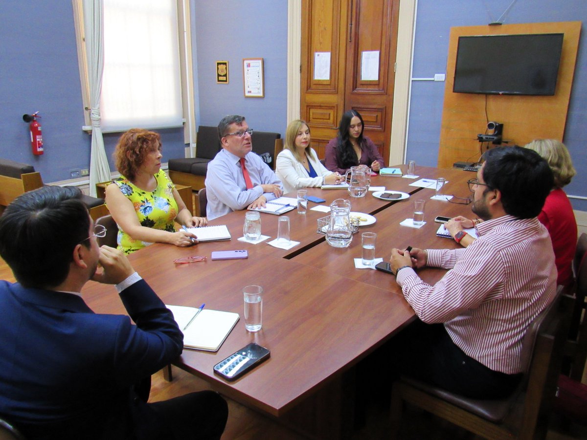 Hoy se realizó una nueva sesión del Gabinete del sector #Justicia y #DDHH de #Tarapacá, instancia en la que nuestro Seremi convocó a las y los directores regionales de los servicios dependientes y relacionados.
En la oportunidad, se realizó evaluación de los avances conseguidos.