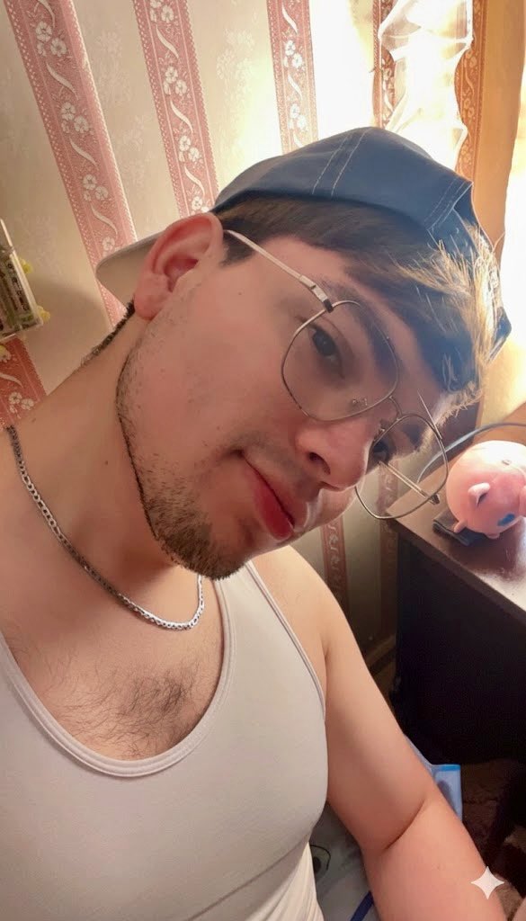 faltskogdeiv's tweet photo. Is this David? https://t.co/jfuD9VUHta