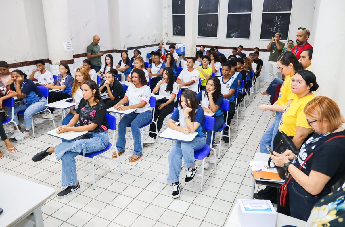 GovernoMA's tweet image. 💉#GovMA dialoga com a comunidade escolar sobre vacinação contra o HPV e prevenção da gravidez na adolescência, em agenda realizada na Escola Fernando Perdigão, no bairro Liberdade, em São Luís.

A ação mobiliza estudantes para fortalecer a informação!

#GovernoMA