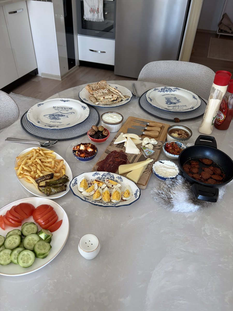 ilydaaydn23's tweet photo. Kocamın benim için hazırladığı kahvaltılara bakın 🥹🤭🥰 https://t.co/uv5yCrChX3