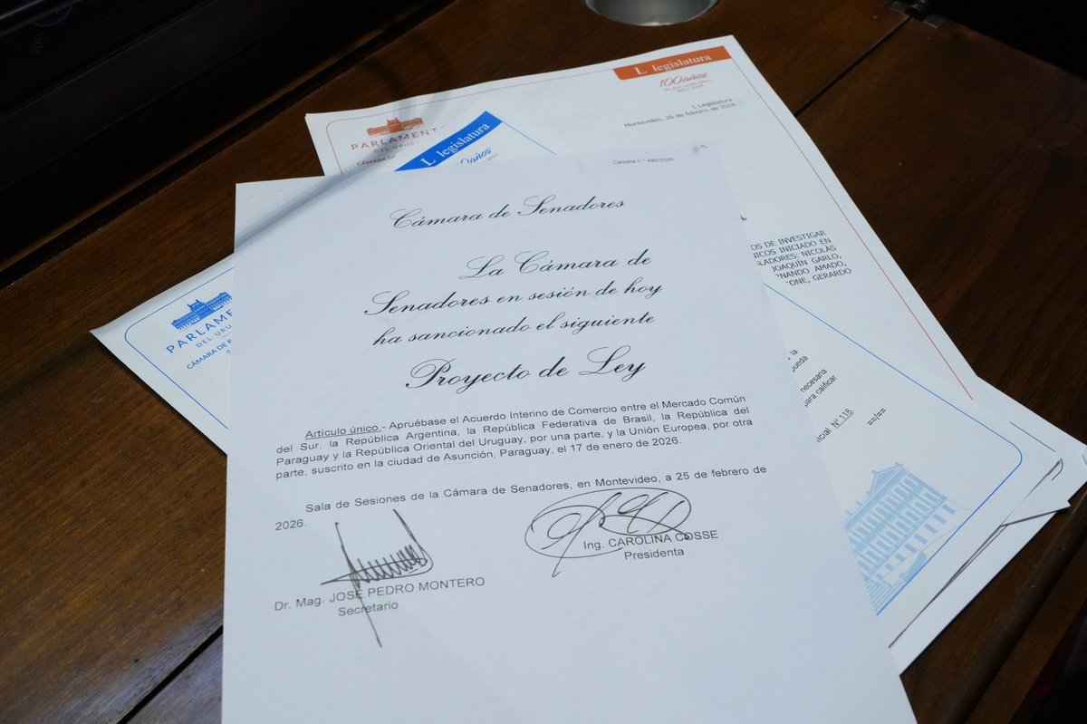 DiputadosUY's tweet photo. 🏛️ Se aprobó el Acuerdo Interino de Comercio entre el MERCOSUR y la Unión Europea. 

https://t.co/u6fVPQTdqJ https://t.co/Hi9Fos5WxE