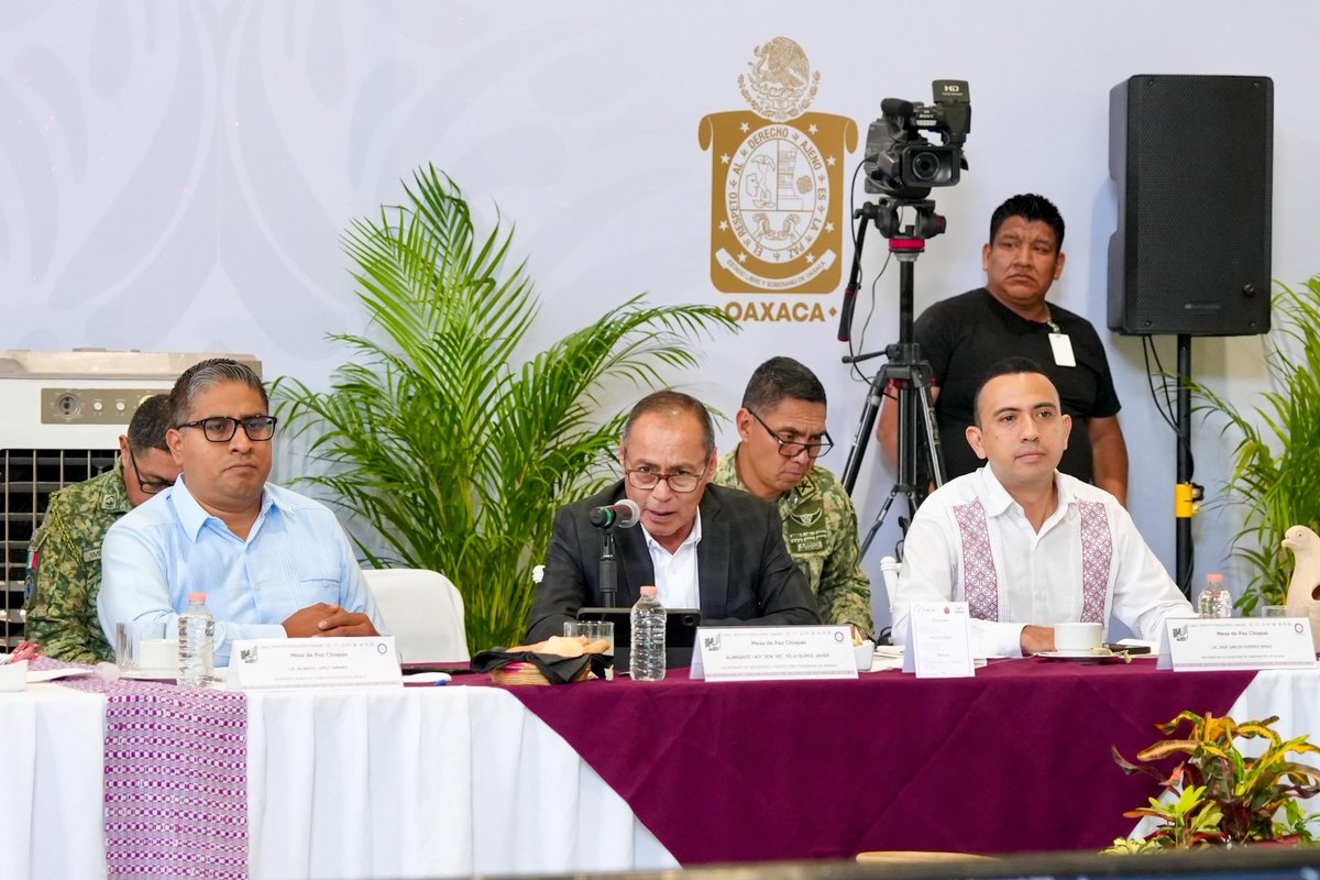 Fortalecemos la seguridad en el Sur-Sureste

​Desde Tuxtla Gutiérrez, acompañé al Gobernador Salomón Jara Cruz  y al Gobernador de Chiapas, Eduardo Ramírez, en la segunda Mesa de Paz Interestatal. ​La seguridad es un compromiso permanente que no conoce fronteras.