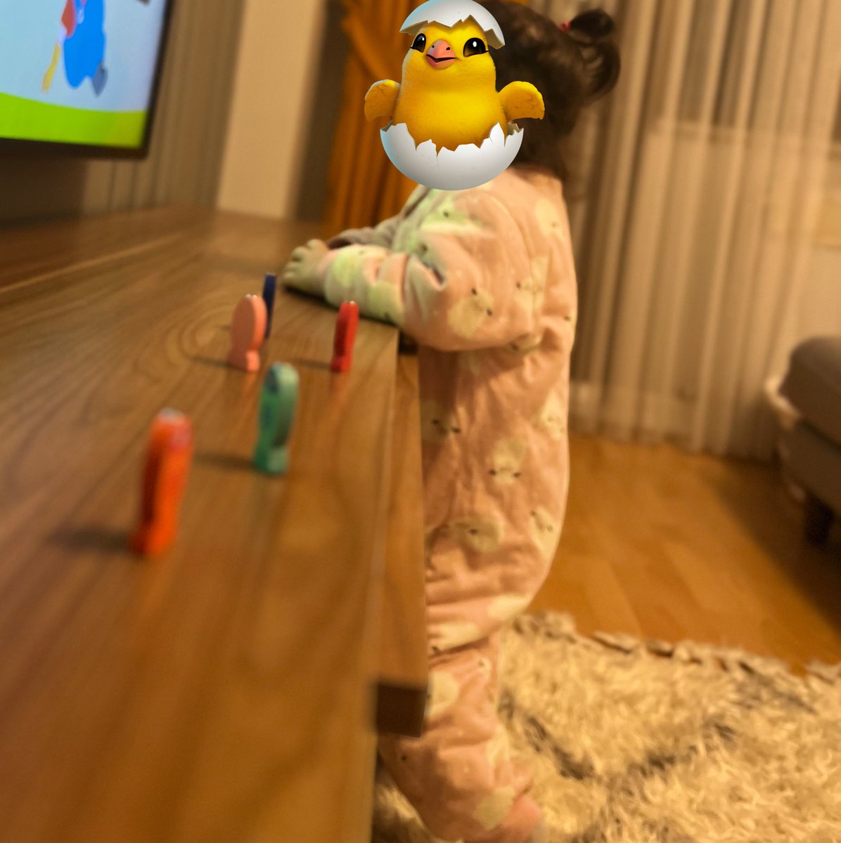 taliemine's tweet photo. Kızım 19 aylık evin belli noktalarına oyuncaklarını park ediyor 😂 https://t.co/nd25N7llsF