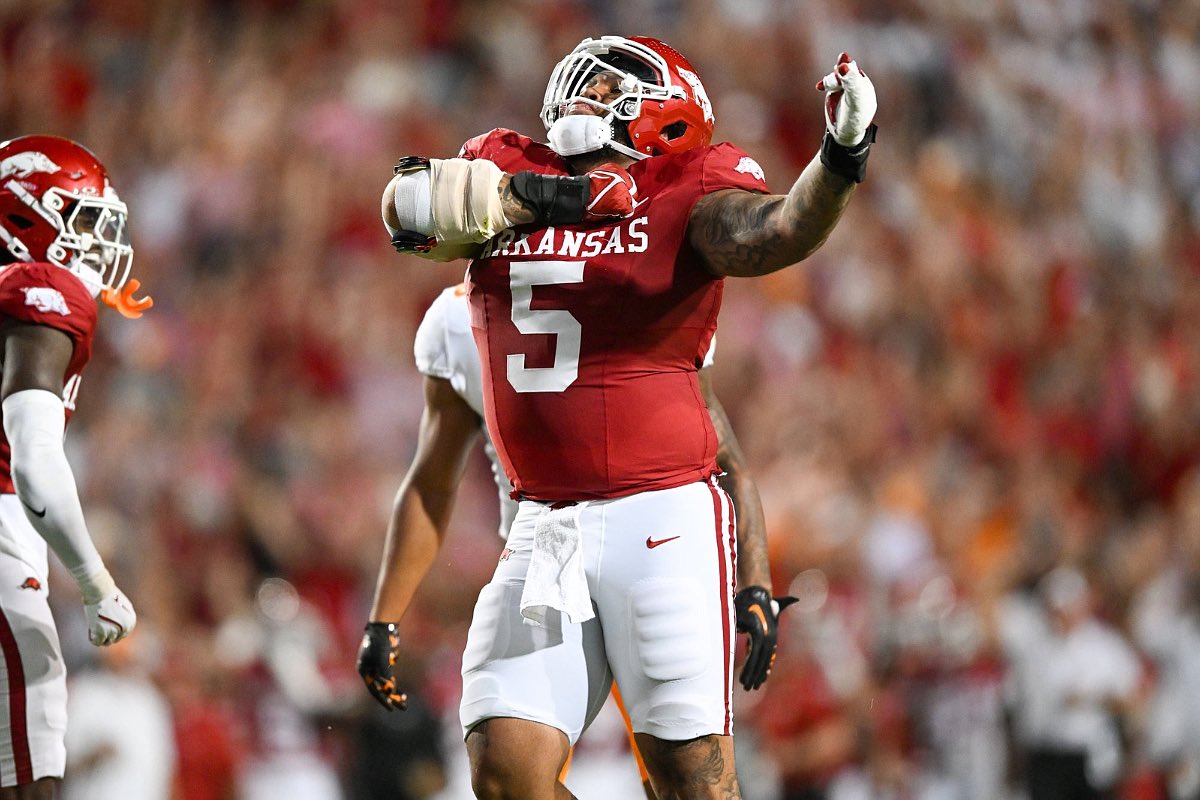 thecgriffy's tweet image. Cam Ball, Arkansas  
6’7” 327lbs 

#OTClock 40-Yard Dash Hand Times:
1st Attempt - 4.98s
2nd Attempt - 4.96s
Average - 4.97s

#NFLCombine