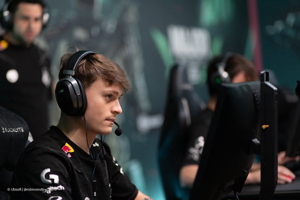 AnyytyR6S tweet picture