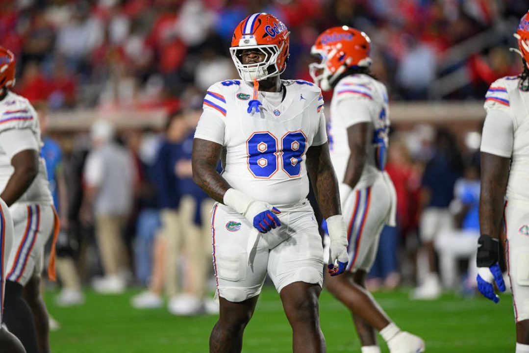 SleeperCFB's tweet image. Florida DL Caleb Banks (Projected Round 1-2) is done testing early at the NFL Combine because his “cleats were giving him trouble” per the broadcast

Banks only appeared in 2 games in 2025 something to keep an eye on 👀