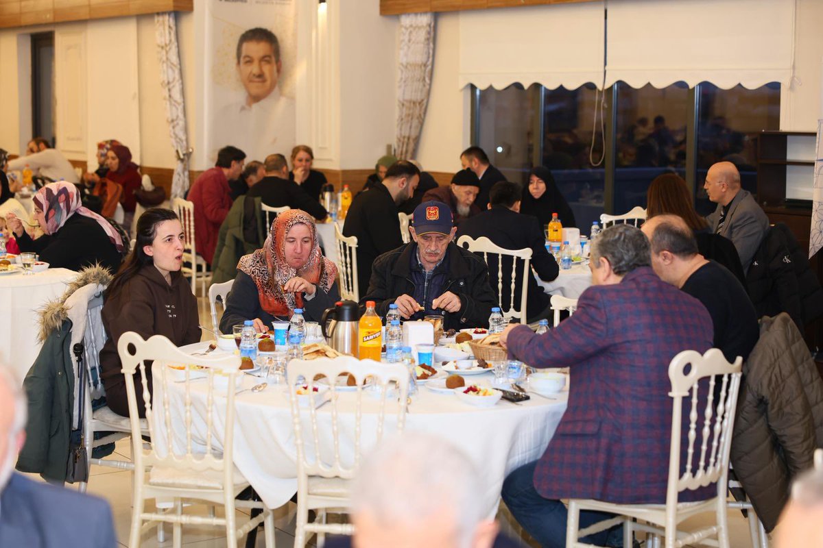 Bu akşam Ramazan’ın bereketini ve vefa duygusunu aynı sofrada paylaştık.

Şehitlerimizin kıymetli aileleri, kahraman gazilerimiz ve şehrimizin kamu kurumlarında görev yapan yöneticileriyle; Kaymakamımız Süleyman Özçakıcı ve Belediye Başkanımız Mehmet Tevfik Göksu ile iftar