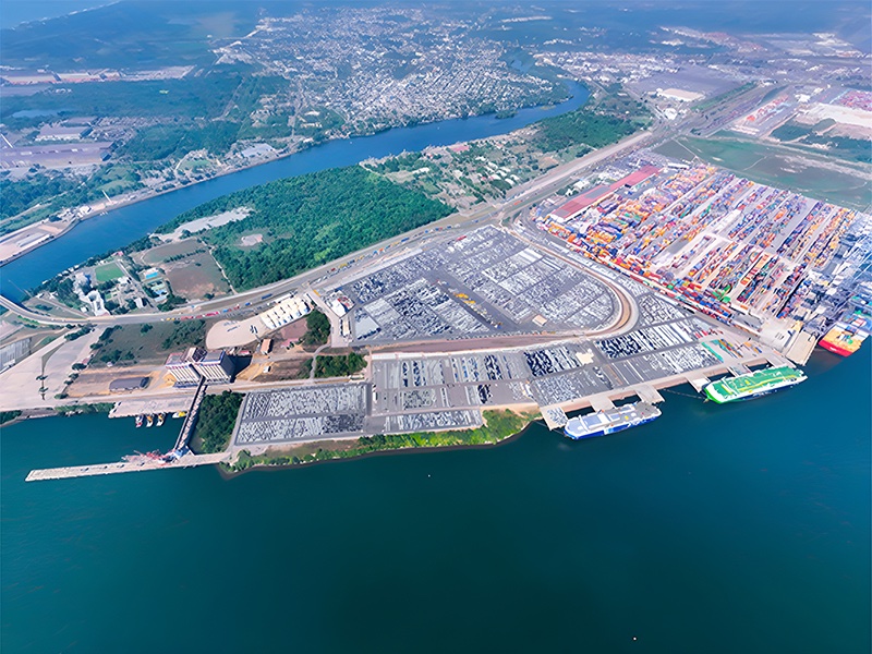 LeadGlobalGroup's tweet photo. El puerto de Lázaro Cárdenas inicia 2026 con crecimiento en sus principales líneas de negocio 🚢📈

En enero movilizó 2.38 millones de toneladas, +6% anual, con un sólido desempeño en carga contenerizada (+22%) y 150 buques atendidos (+11%).

El dinamismo en contenedores, automotriz y operación intermodal confirma su papel estratégico en el Pacífico mexicano.

Lee la nota completa en nuestro portal: https://t.co/cNtEMDItvc

#Puertos #Logística #ComercioExterior #Nearshoring #TransporteMarítimo