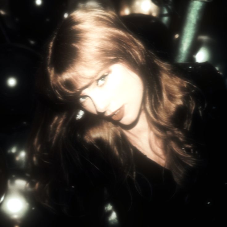 Soy Dani, tengo 18. La sigo desde Midnights, que también es mi álbum favorito. Mis canciones fav son CLOSOM, Maroon y You Belong With Me, y tristemente nunca la he visto en vivo 😭
#integraciónswiftie