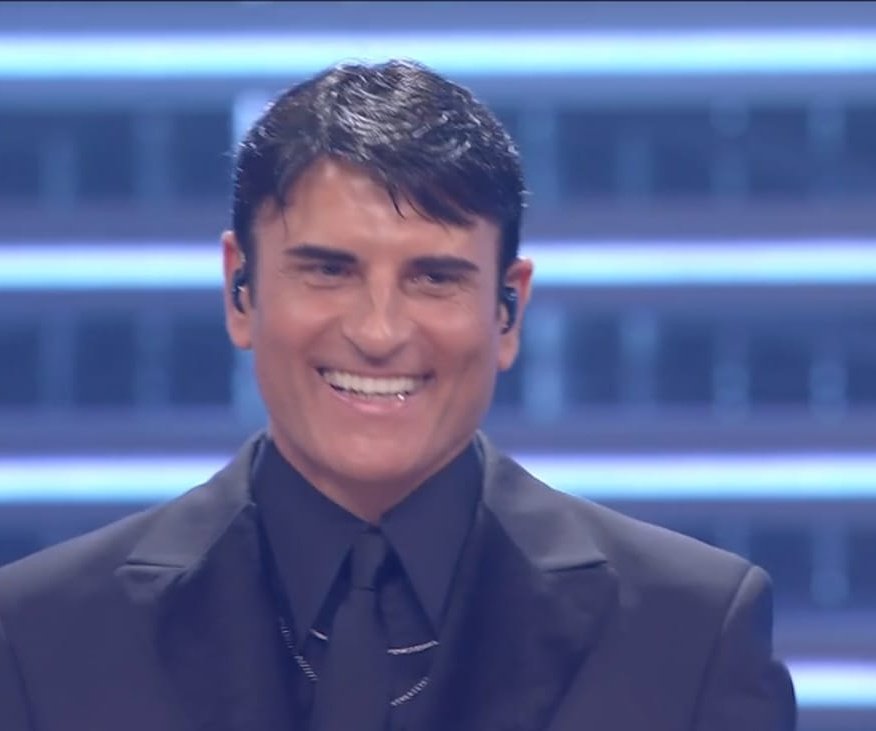 VolpeReal's tweet image. Sal Da Vinci e il sorriso magico!
#Sanremo2026